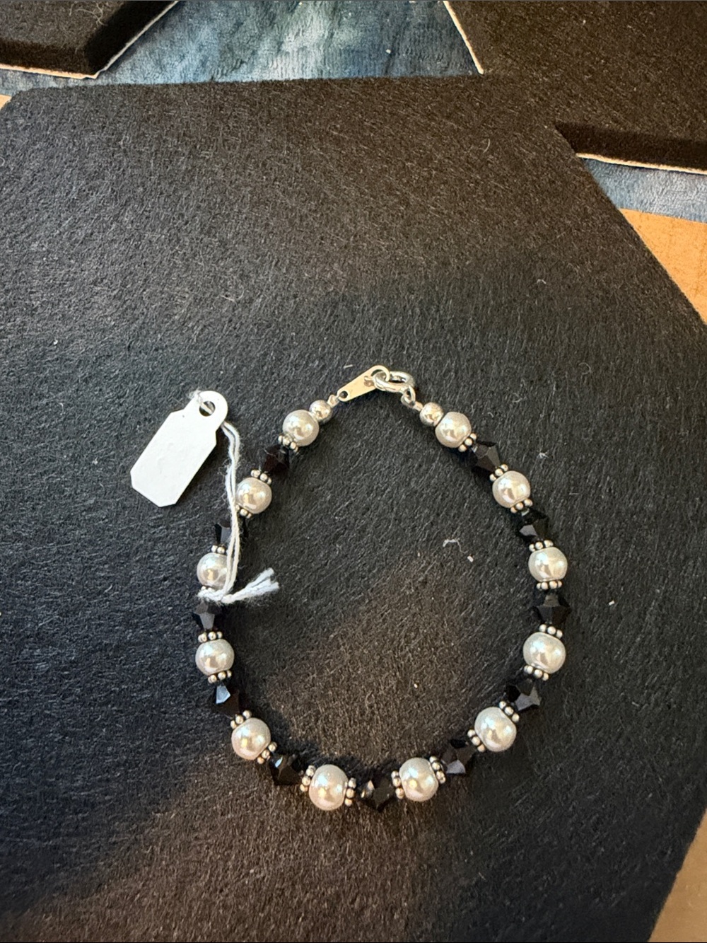 Pearl and Black Crystal Beaded Bracelet